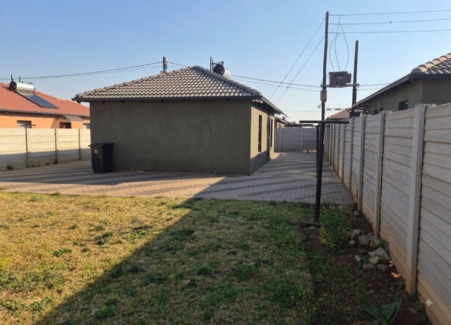 To Let 2 Bedroom Property for Rent in Protea Glen Gauteng