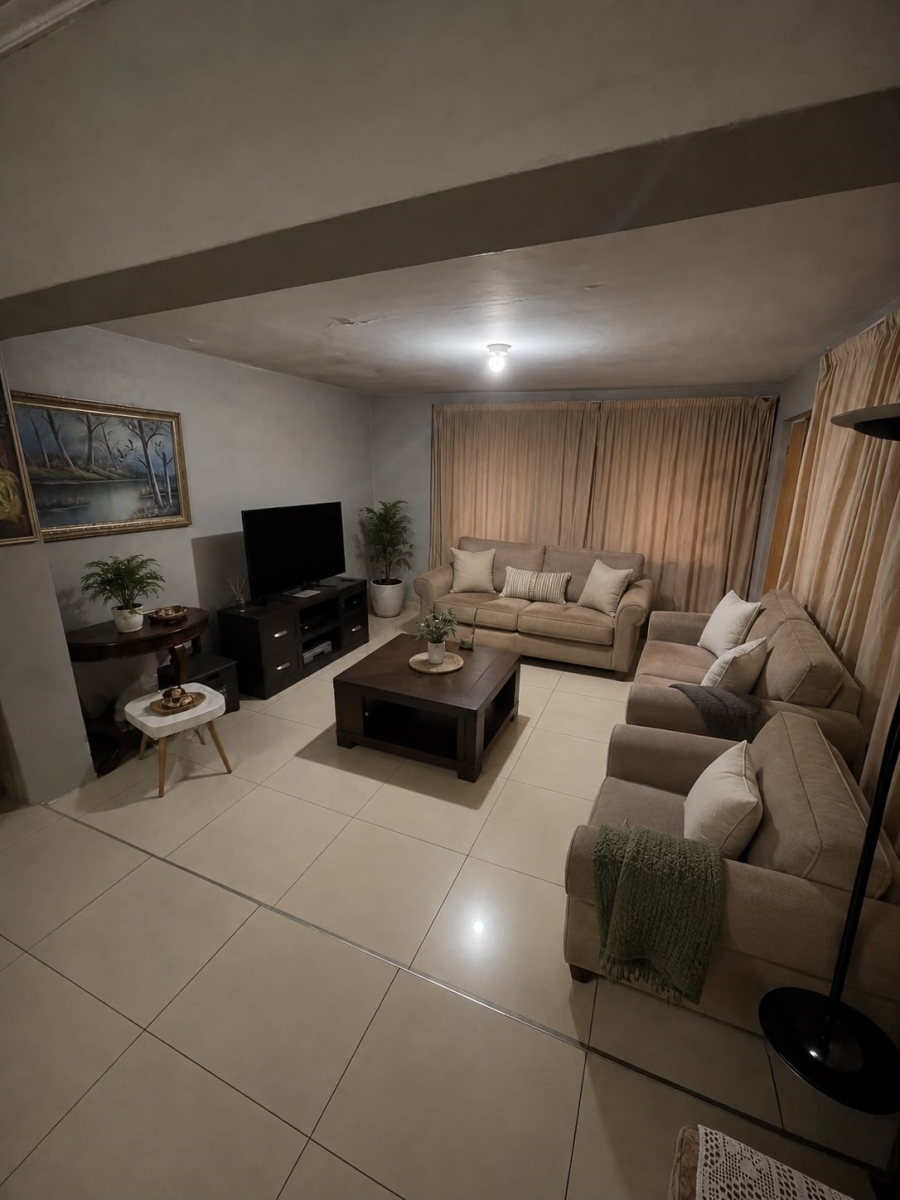 4 Bedroom Property for Sale in Crown Gardens Gauteng