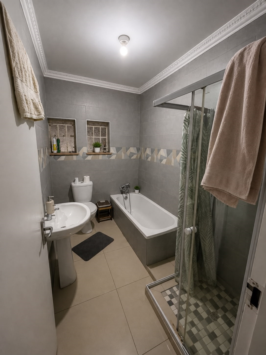 4 Bedroom Property for Sale in Crown Gardens Gauteng