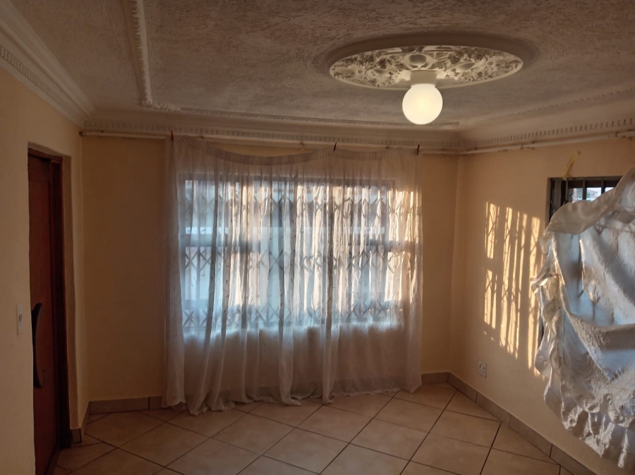 4 Bedroom Property for Sale in Protea Glen Gauteng