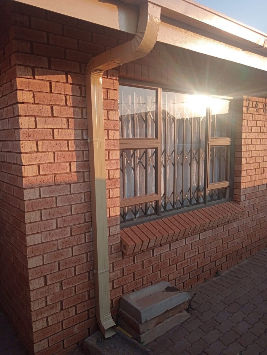 4 Bedroom Property for Sale in Protea Glen Gauteng