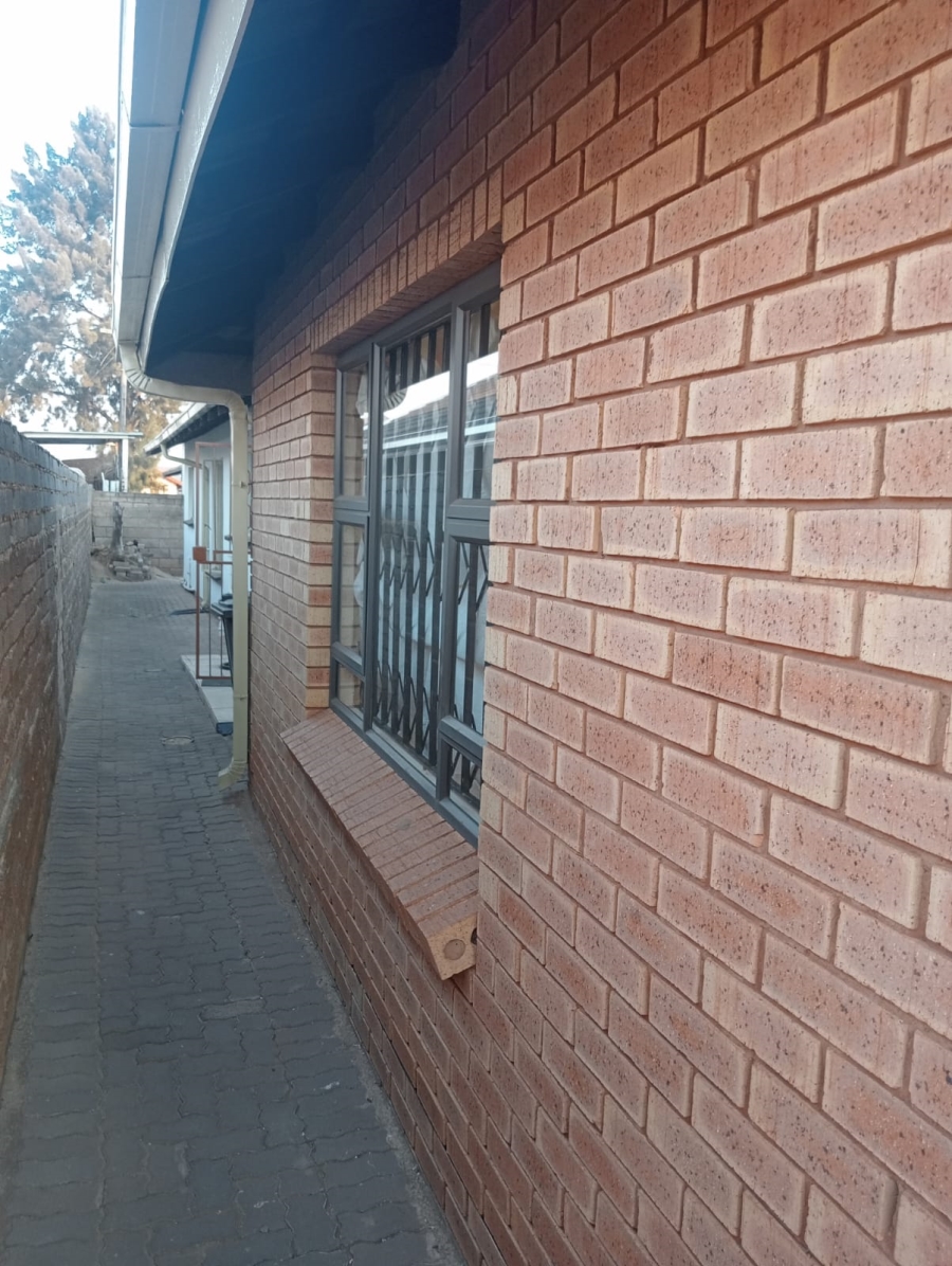 4 Bedroom Property for Sale in Protea Glen Gauteng