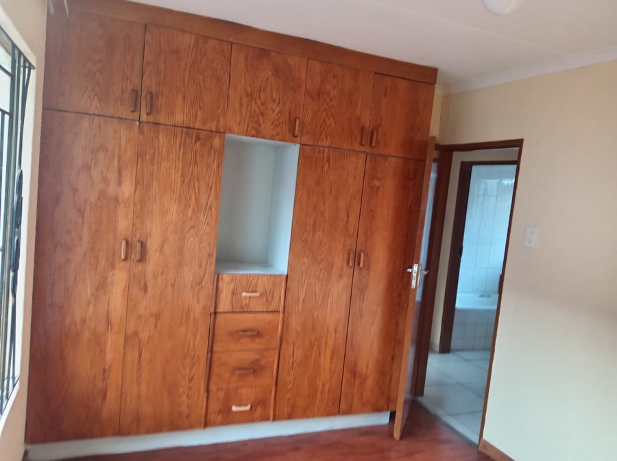 4 Bedroom Property for Sale in Protea Glen Gauteng