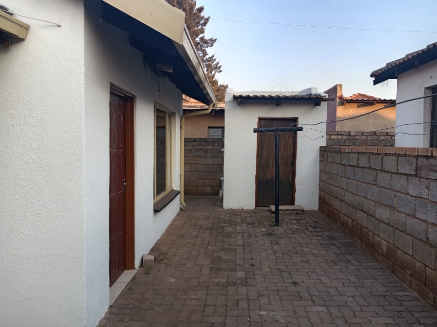 4 Bedroom Property for Sale in Protea Glen Gauteng