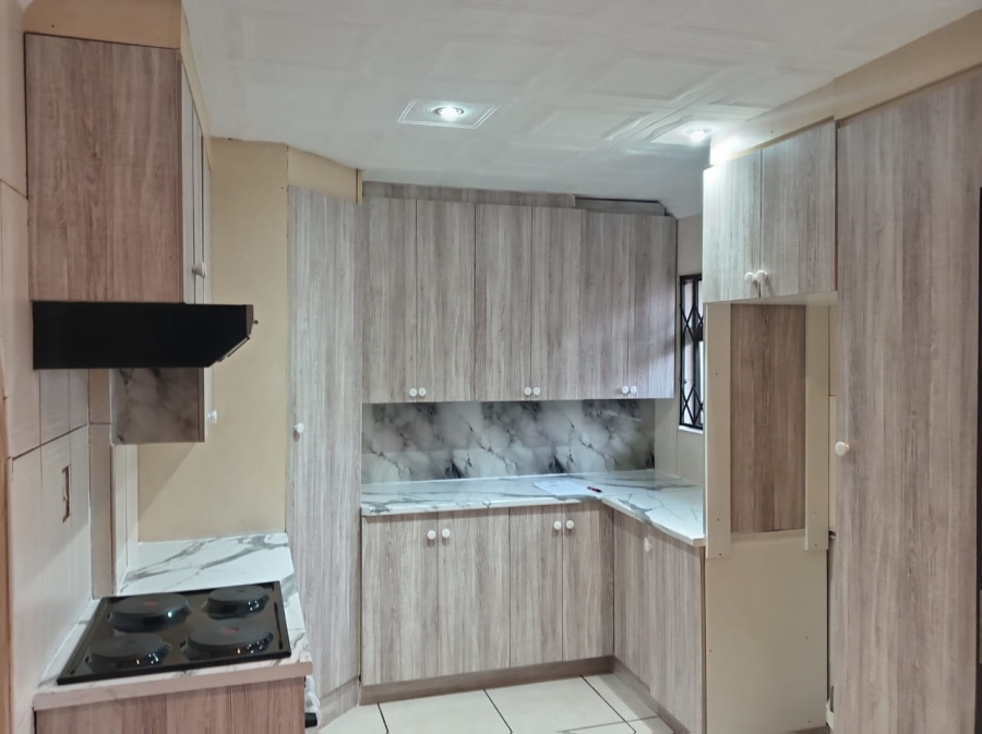 4 Bedroom Property for Sale in Protea Glen Gauteng