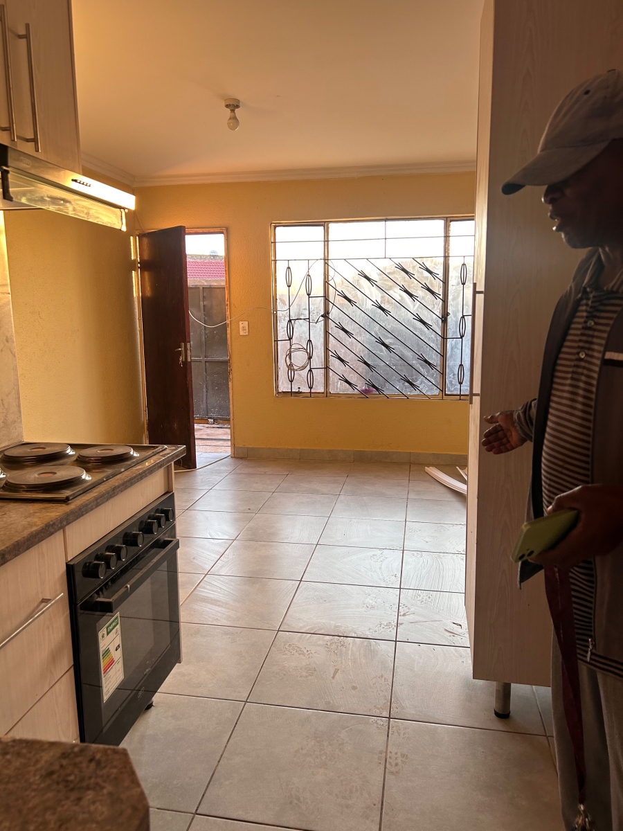 2 Bedroom Property for Sale in Ililiba Gauteng