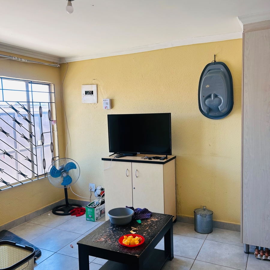 2 Bedroom Property for Sale in Ililiba Gauteng