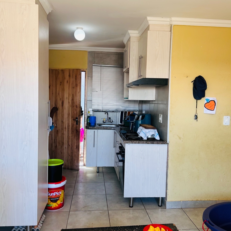 2 Bedroom Property for Sale in Ililiba Gauteng