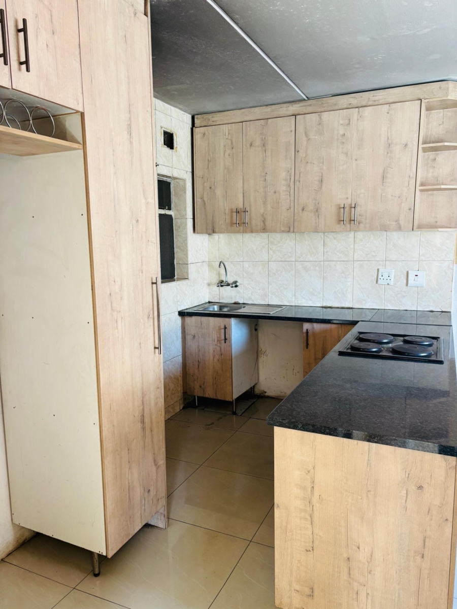 To Let 2 Bedroom Property for Rent in Fleurhof Gauteng