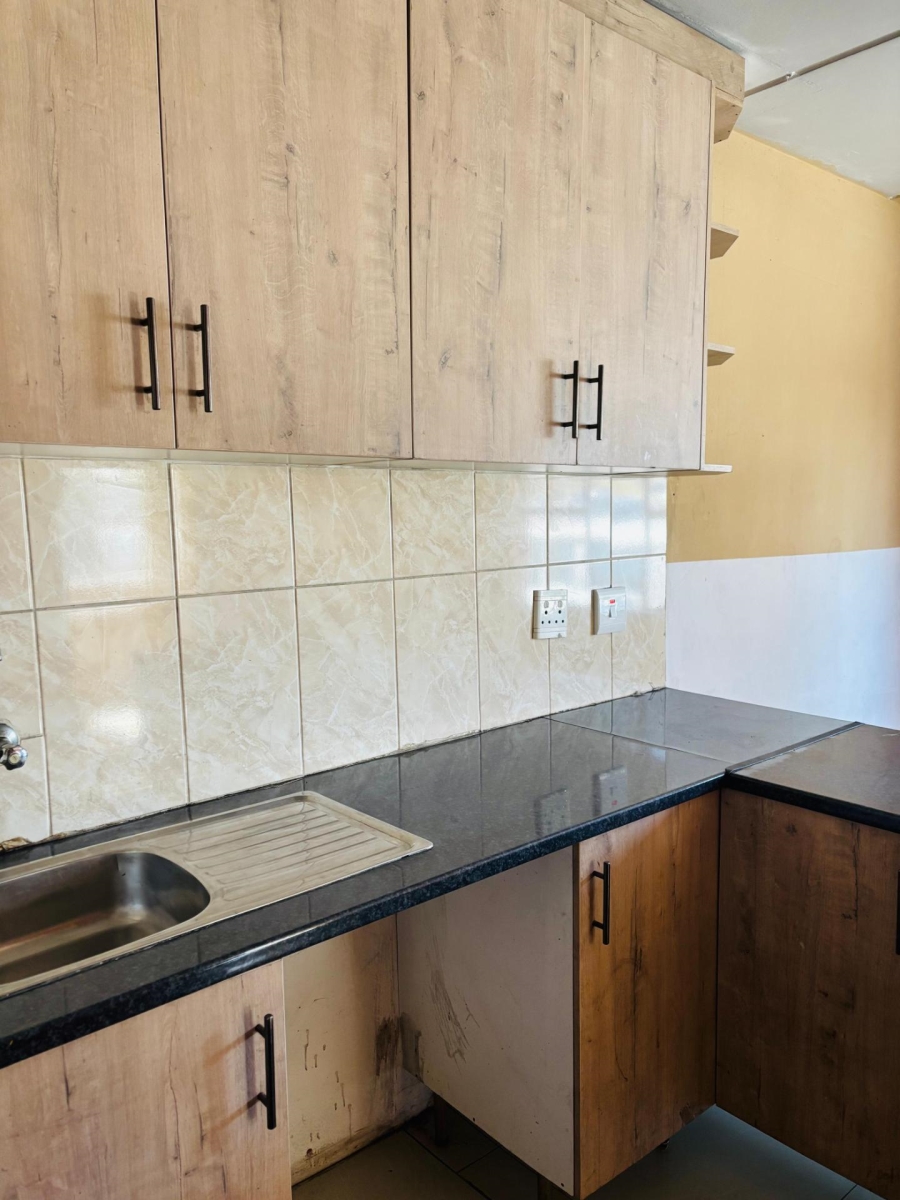 To Let 2 Bedroom Property for Rent in Fleurhof Gauteng