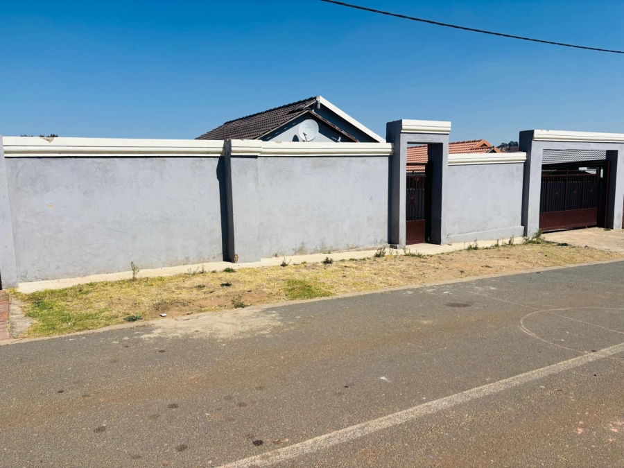 2 Bedroom Property for Sale in Fleurhof Gauteng