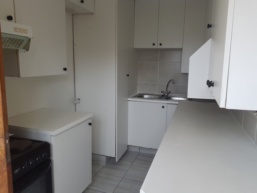 To Let 1 Bedroom Property for Rent in Kensington Gauteng