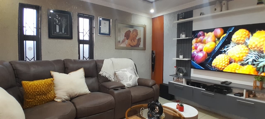 5 Bedroom Property for Sale in Lakeside Gauteng