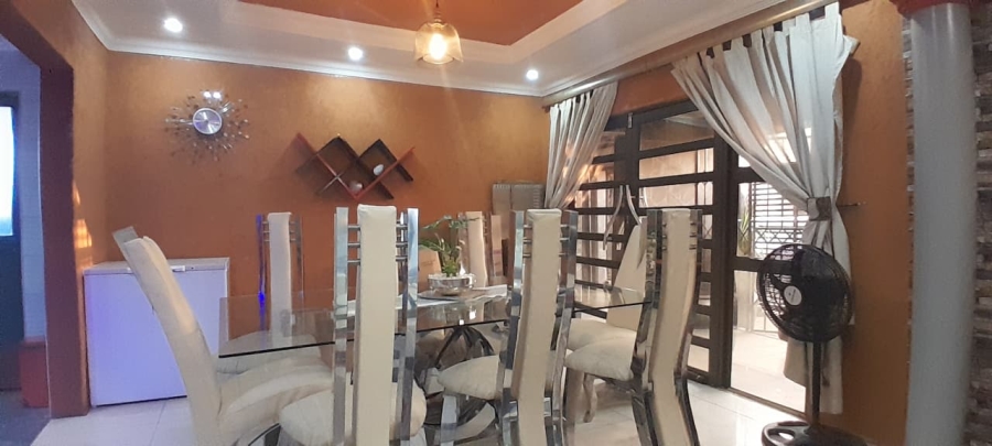 5 Bedroom Property for Sale in Lakeside Gauteng