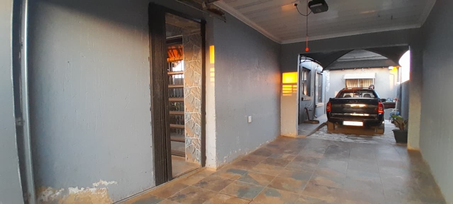 5 Bedroom Property for Sale in Lakeside Gauteng