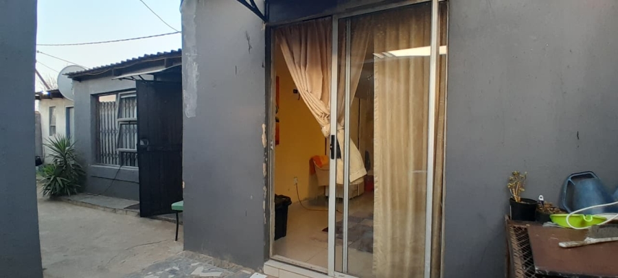 5 Bedroom Property for Sale in Lakeside Gauteng