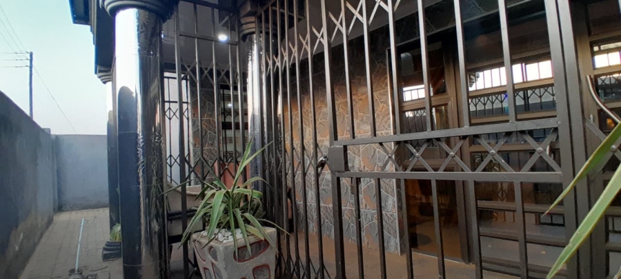 5 Bedroom Property for Sale in Lakeside Gauteng