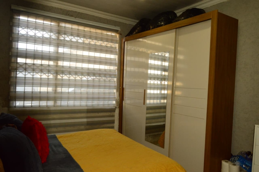 5 Bedroom Property for Sale in Lakeside Gauteng