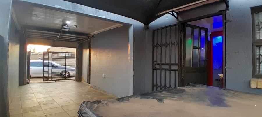 5 Bedroom Property for Sale in Lakeside Gauteng
