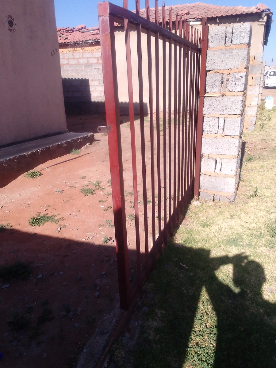 2 Bedroom Property for Sale in Goudrand Gauteng