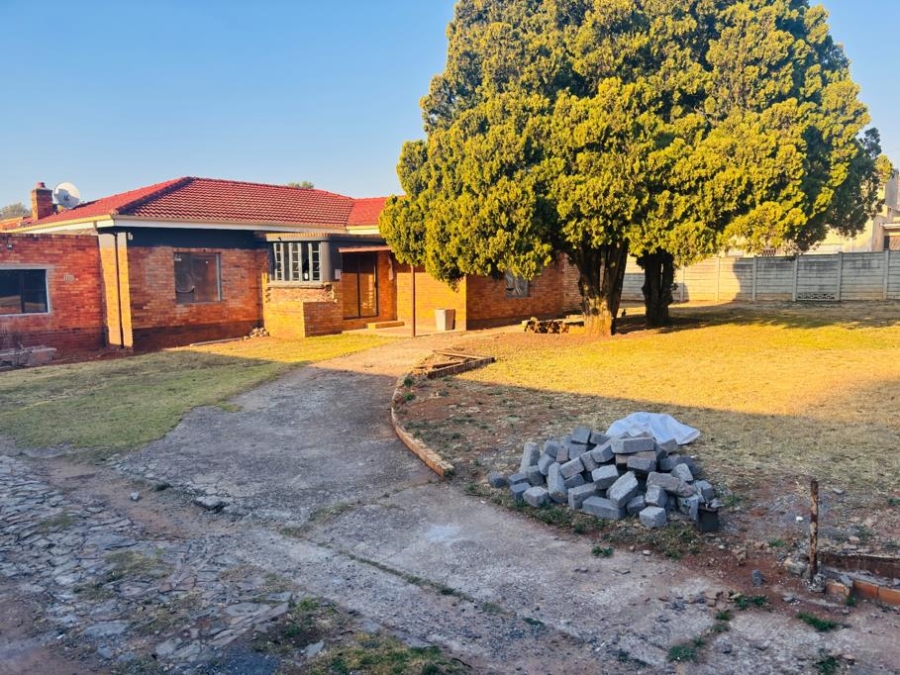 To Let 1 Bedroom Property for Rent in Florida Gauteng