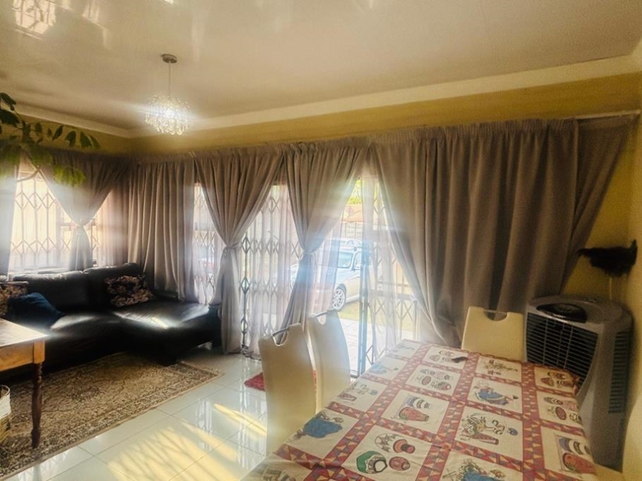 To Let 3 Bedroom Property for Rent in Creswell Park Gauteng