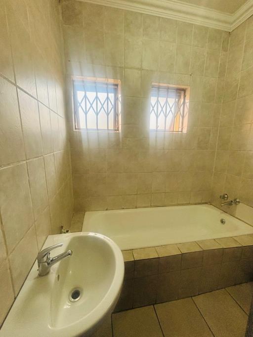 To Let 3 Bedroom Property for Rent in Creswell Park Gauteng