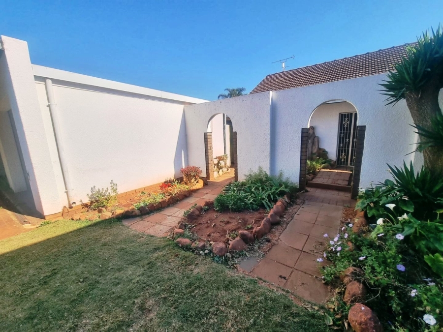 4 Bedroom Property for Sale in Sinoville Gauteng