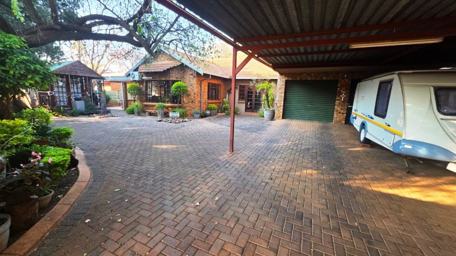 4 Bedroom Property for Sale in Doornpoort Gauteng