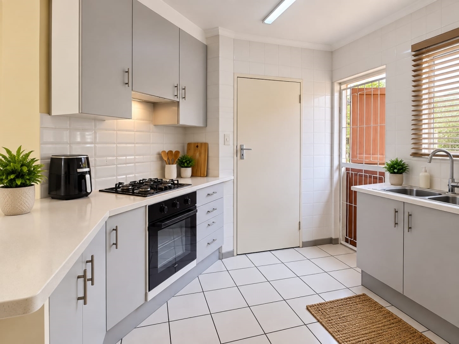 2 Bedroom Property for Sale in Die Hoewes Gauteng