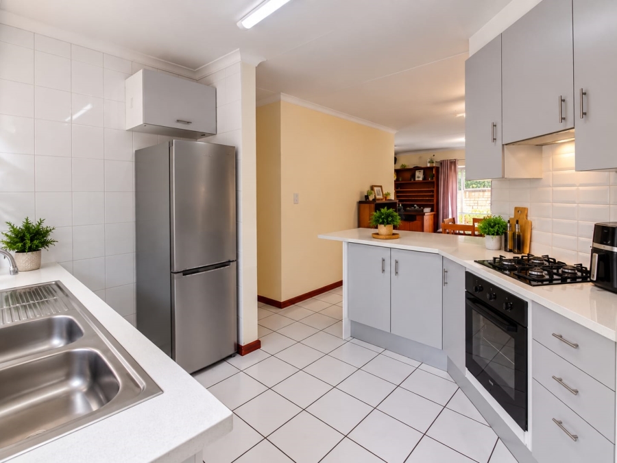 2 Bedroom Property for Sale in Die Hoewes Gauteng