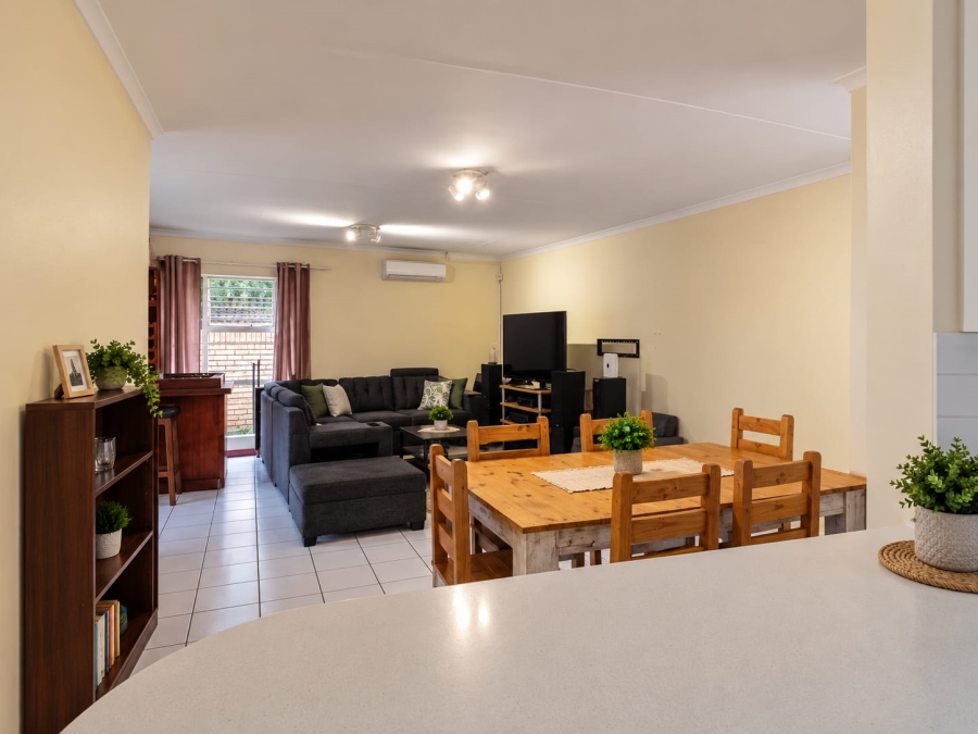 2 Bedroom Property for Sale in Die Hoewes Gauteng