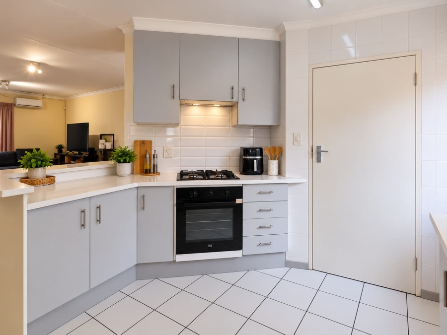 2 Bedroom Property for Sale in Die Hoewes Gauteng