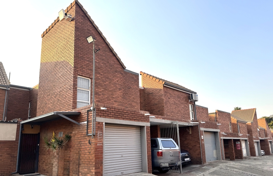 3 Bedroom Property for Sale in Elarduspark Ext 3 Gauteng