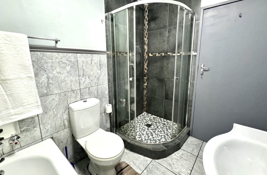 3 Bedroom Property for Sale in Elarduspark Ext 3 Gauteng