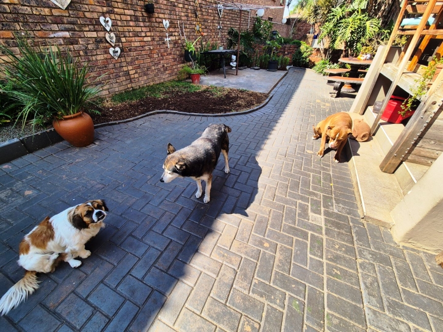 2 Bedroom Property for Sale in Pretoria North Gauteng