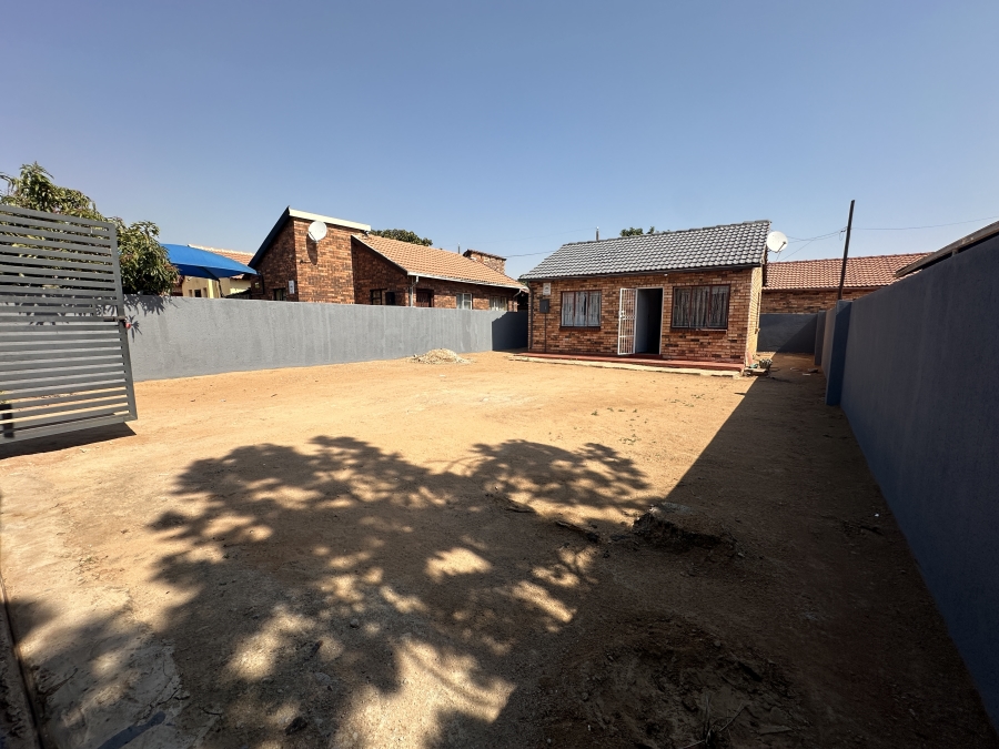 2 Bedroom Property for Sale in Soshanguve FF Gauteng