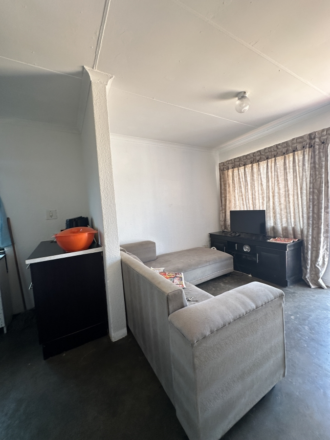 2 Bedroom Property for Sale in Soshanguve FF Gauteng