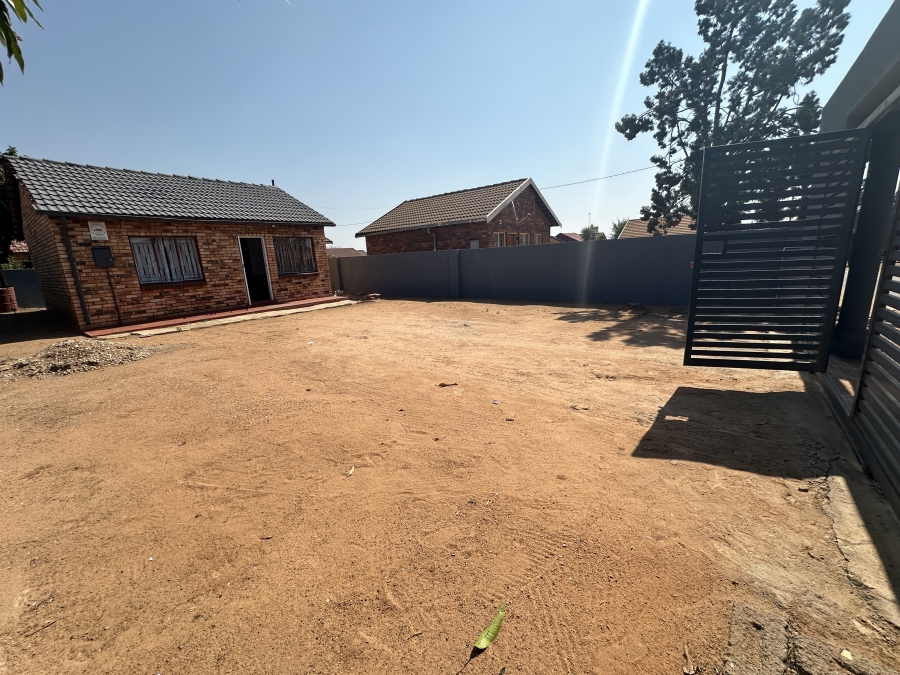 2 Bedroom Property for Sale in Soshanguve FF Gauteng