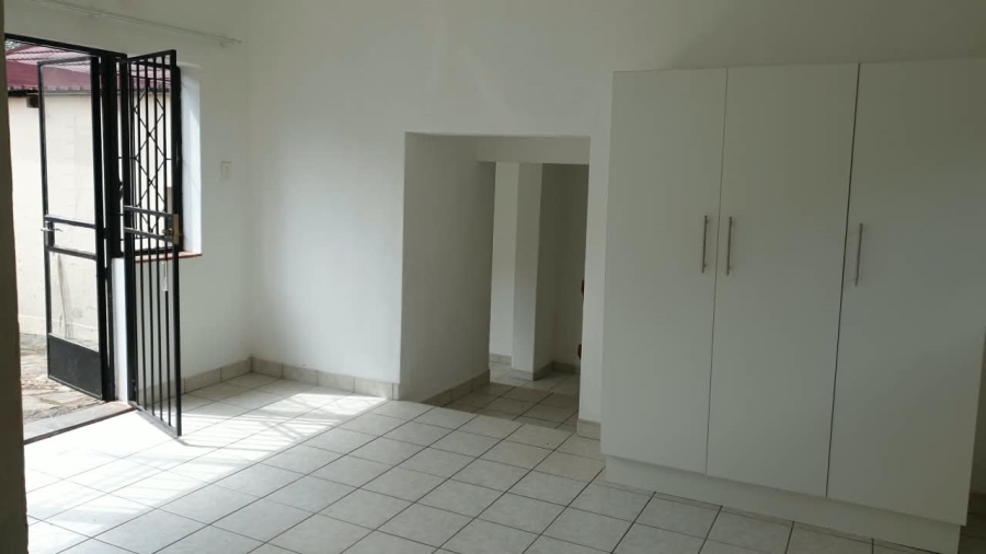 To Let 1 Bedroom Property for Rent in Kensington Gauteng
