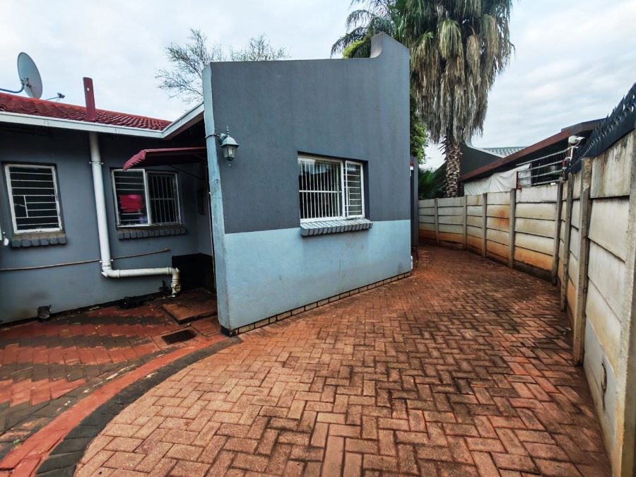2 Bedroom Property for Sale in Doornpoort Gauteng
