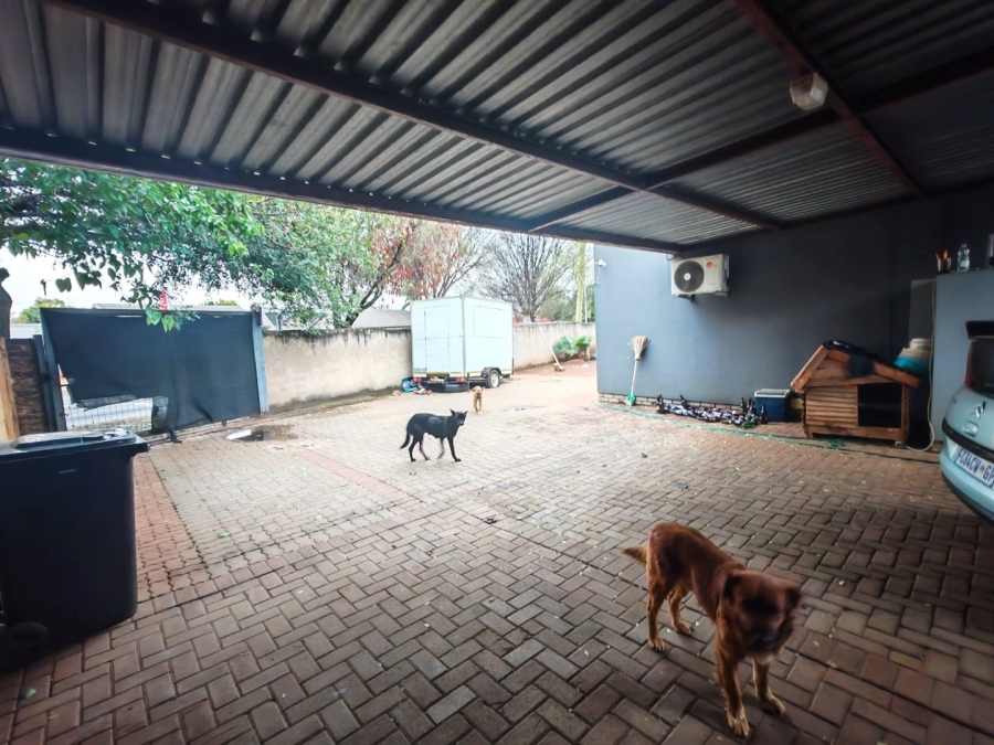 2 Bedroom Property for Sale in Doornpoort Gauteng