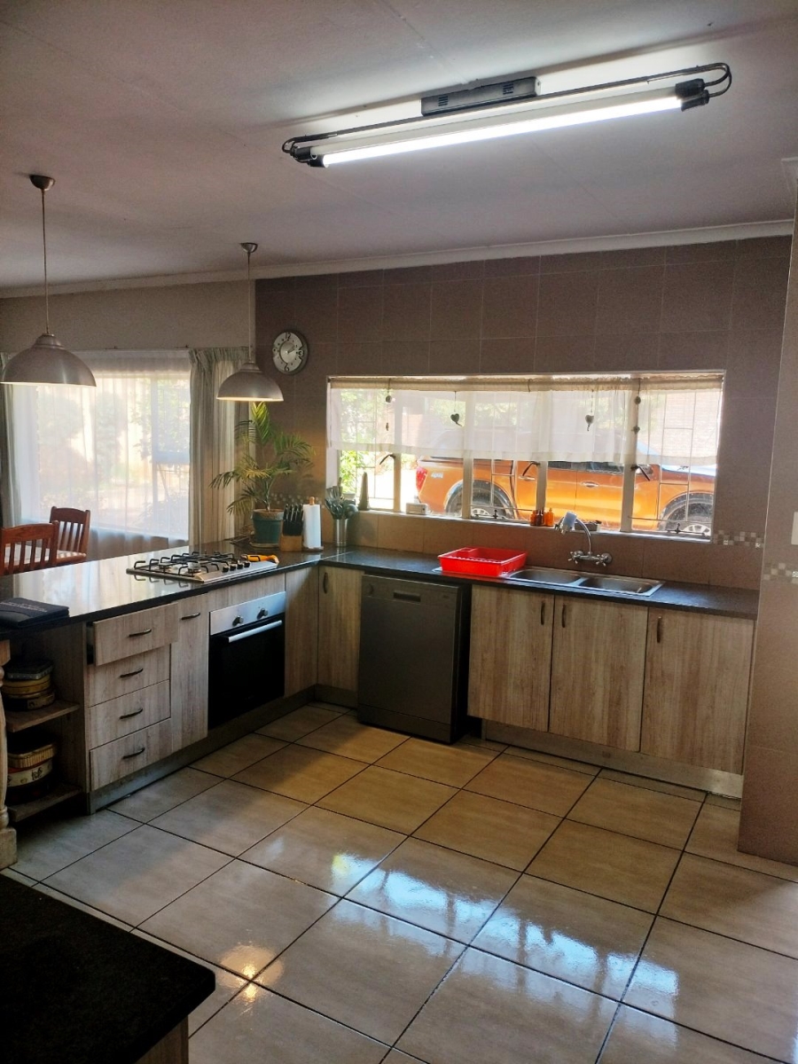 4 Bedroom Property for Sale in Sinoville Gauteng