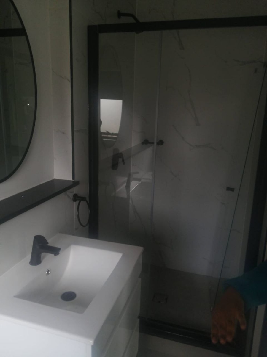 To Let 1 Bedroom Property for Rent in Waterfall Gauteng