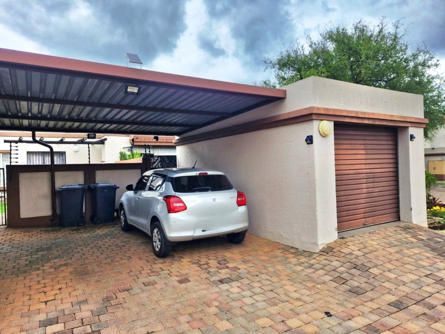 2 Bedroom Property for Sale in Annlin Gauteng