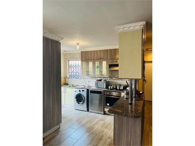 3 Bedroom Property for Sale in Fleurhof Gauteng