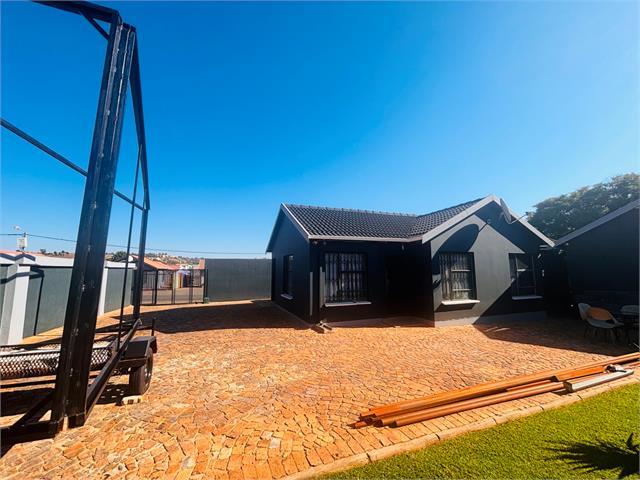 3 Bedroom Property for Sale in Fleurhof Gauteng