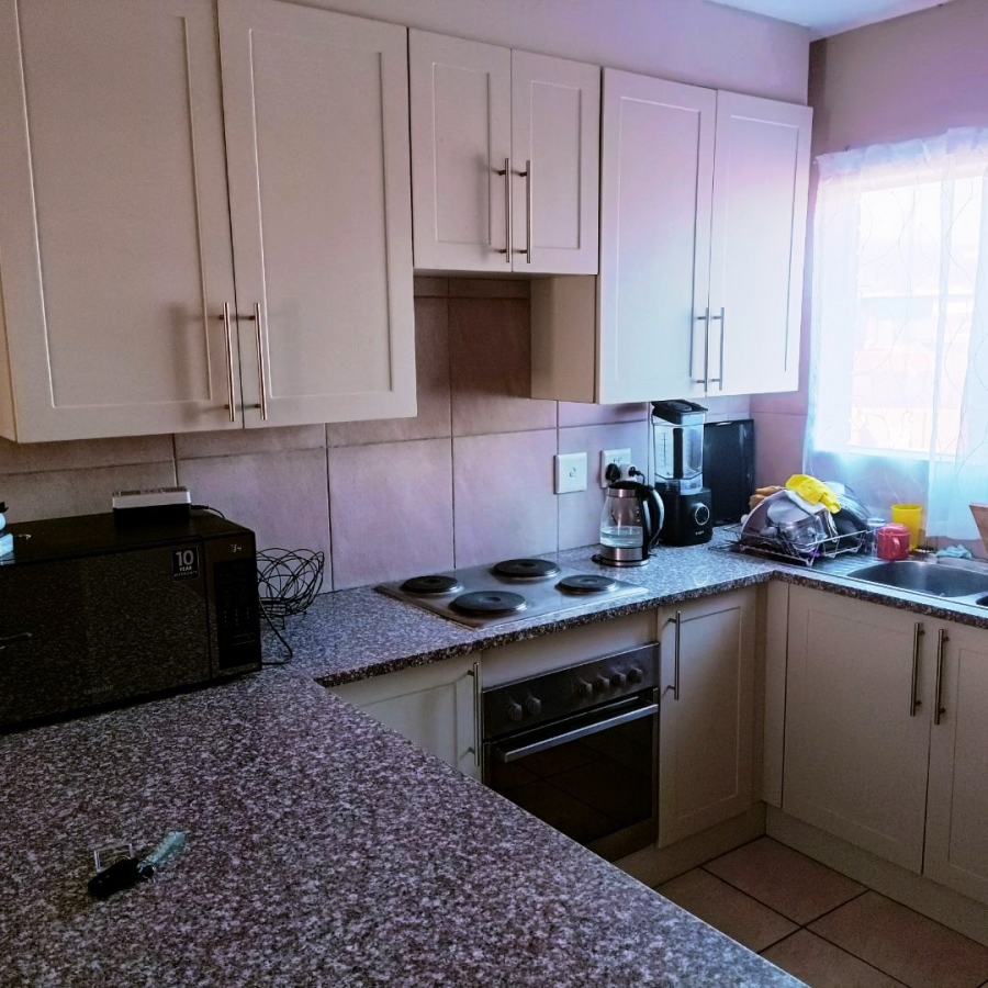 2 Bedroom Property for Sale in Annlin Gauteng