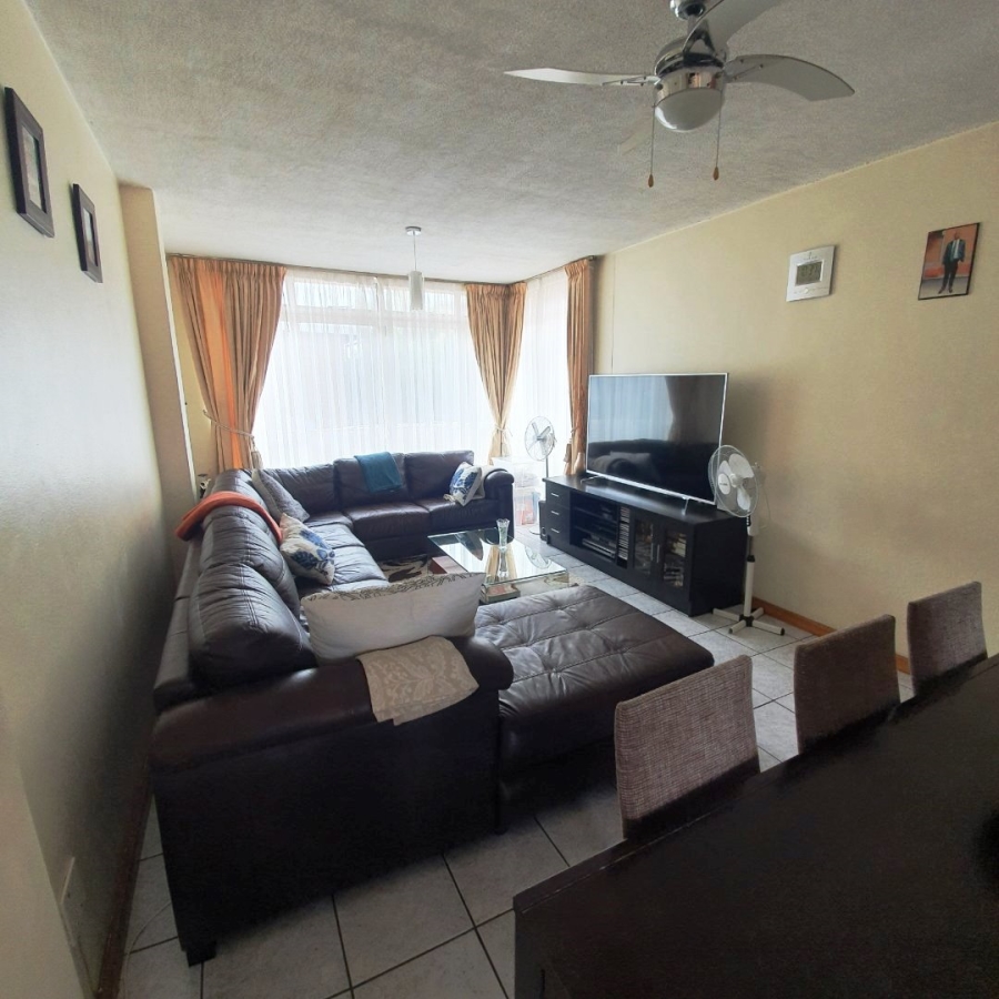2 Bedroom Property for Sale in Pretoria North Gauteng