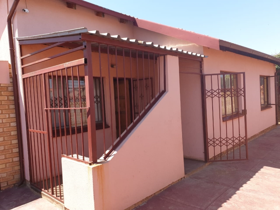3 Bedroom Property for Sale in Soshanguve FF Gauteng
